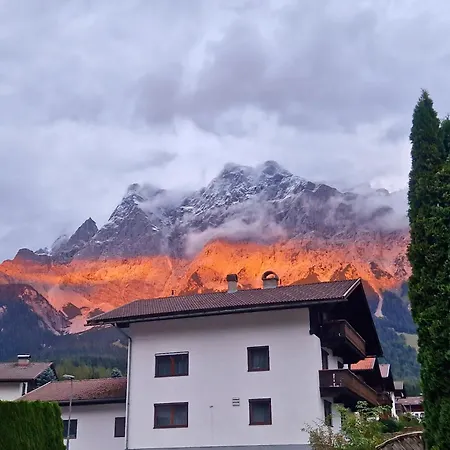 Chalet Alpine Schmiede *